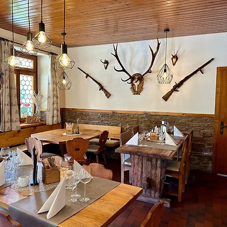 Veranstaltungshotel Jaegerheim Мини-отель Ausserbinn